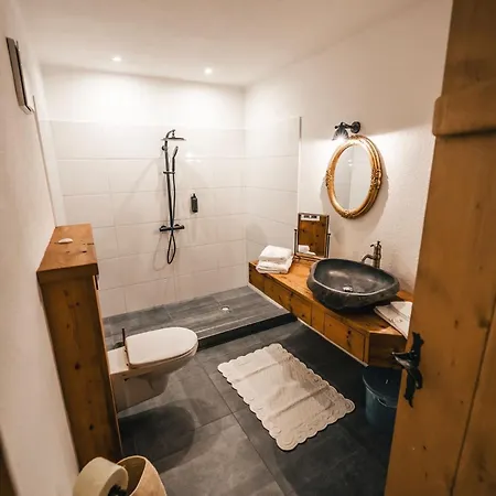 Midera Serlesblick Mit Sauna Und Whirlpool בקתה